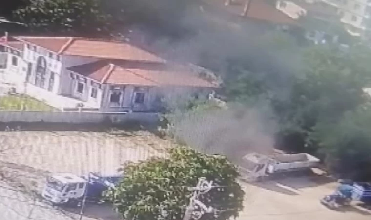 Silivri’de park halindeki otomobili kundakladı