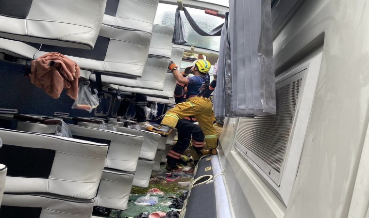 Taylandda Çinli turistleri taşıyan otobüs devrildi