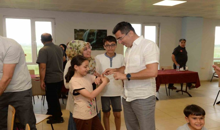 Vali Memiş misafir depremzedelerle buluştu