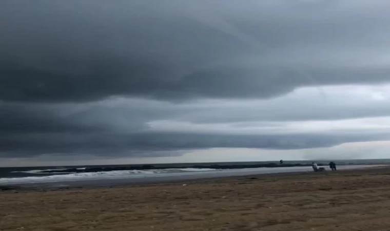 Arnavutköy’de korkutan hortum