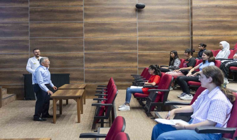 Büyükkılıç, TOKİ Genç KAYMEK Tesislerinde kursiyerlerle buluştu