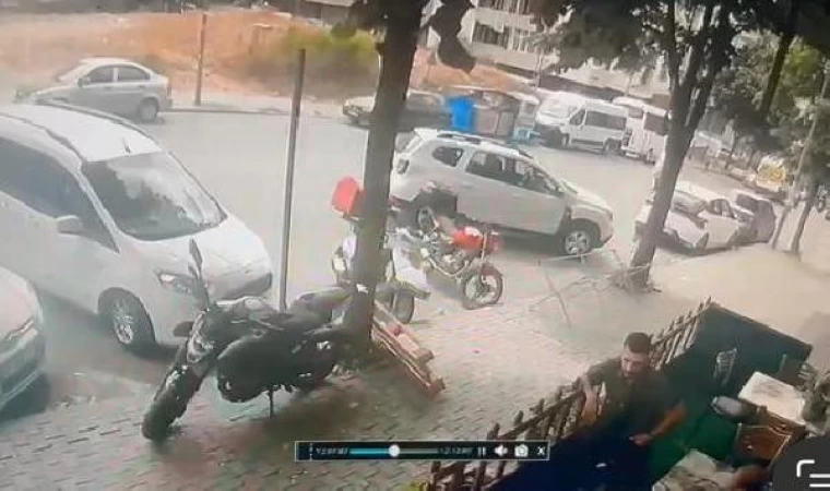 Esenyurt’ta yolun karşısına geçmeye çalışan çocuğa otomobil çarptı