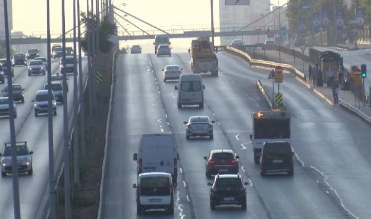 İstanbul’da sabah saatlerinde yollar boş kaldı
