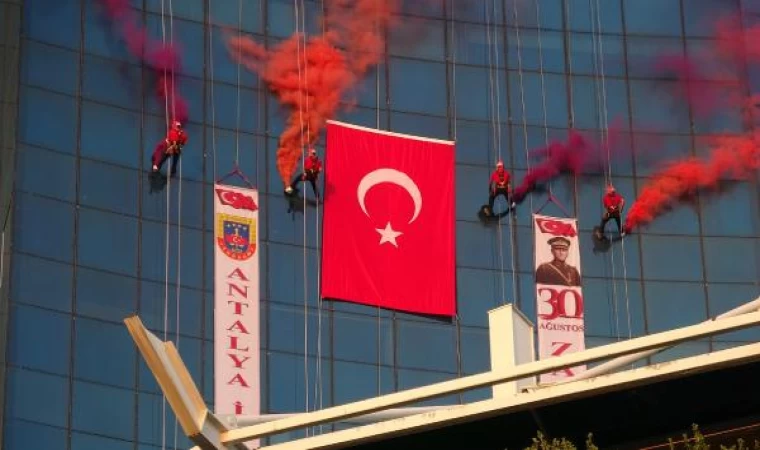 JAK’tan 30 Ağustos’a özel bayrak