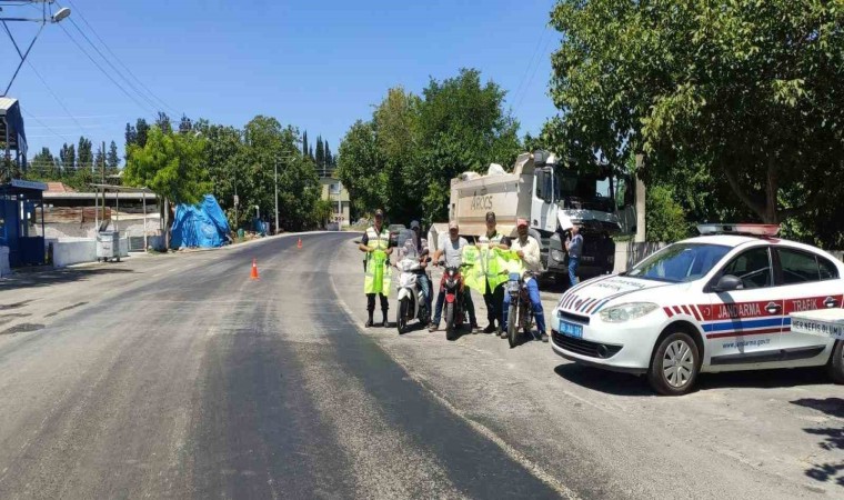 Jandarma ekipleri motosiklet sürücülerini uyardı