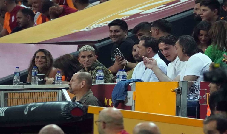 Kerem Demirbay, Galatasaray - Zalgiris maçını tribünden izledi