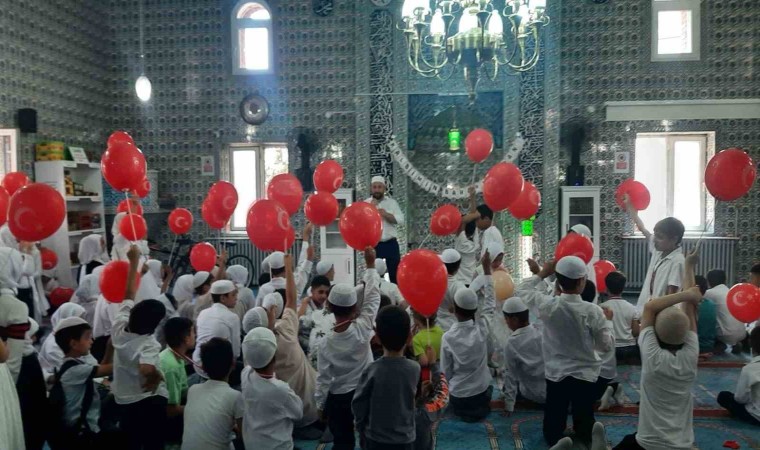 Kuran kursunda başarılı olan çocuklar ödüllendirildi