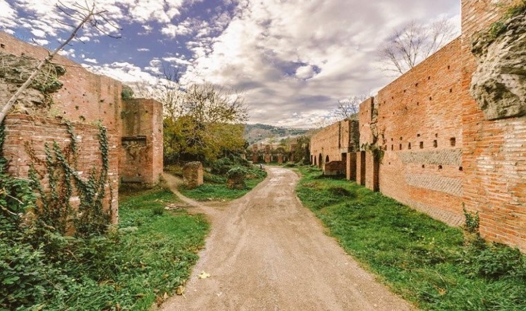 Antik kent kazılarında su perisi heykeli bulundu