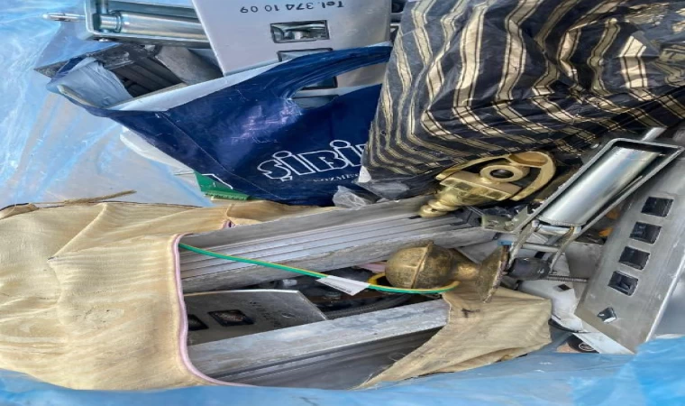 Dairede suçüstü yakalanan hırsızlar: Değerli bir şey bulamadık