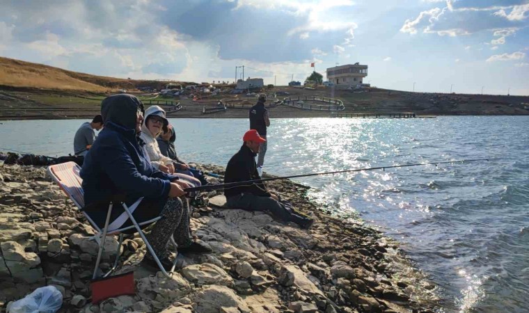 Denizi olmayan Sivasta oltasını alan baraja koştu