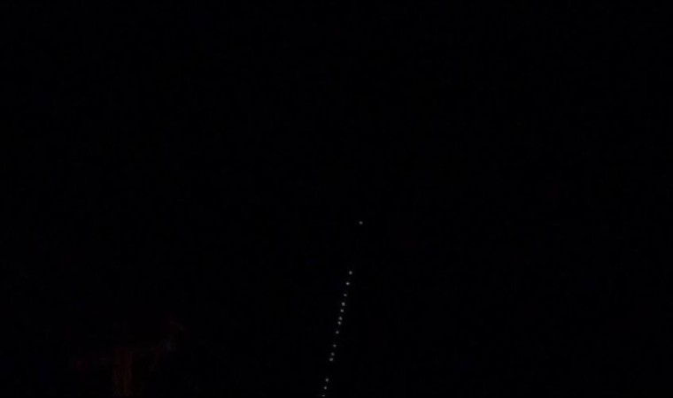 İp gibi dizilip ilerleyen Starlink uyduları Tunceli semasında görüntülendi