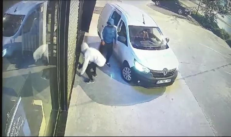 İstanbul’da mağazalardan hırsızlık yapan şüpheliler kamerada