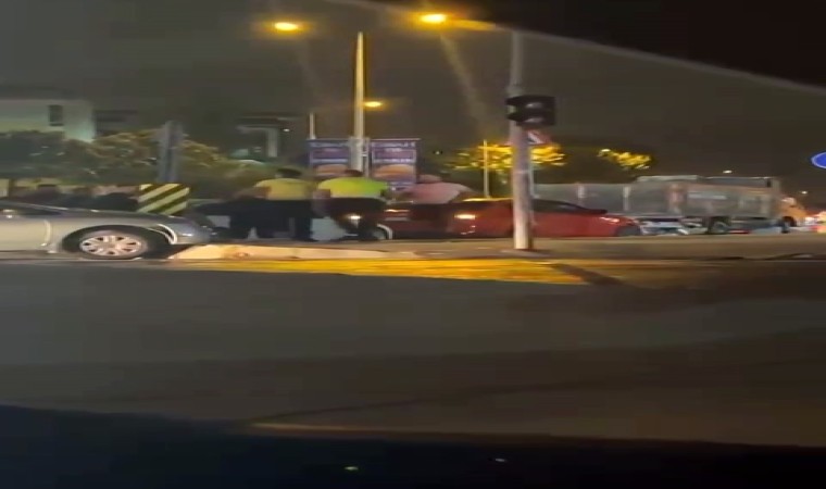 Kaza yaptılar, su taşkınları nedeniyle geç gelen ambulansa sinirlenip polise saldırdılar