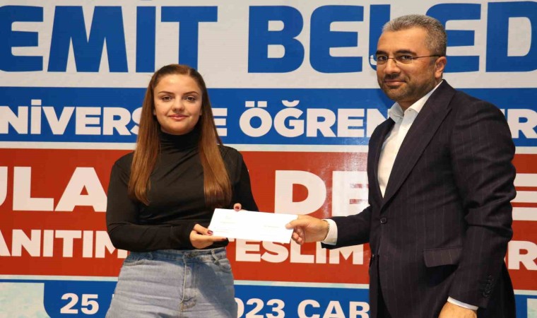 Edremit Belediyesinden üniversite öğrencilerine ulaşım desteği