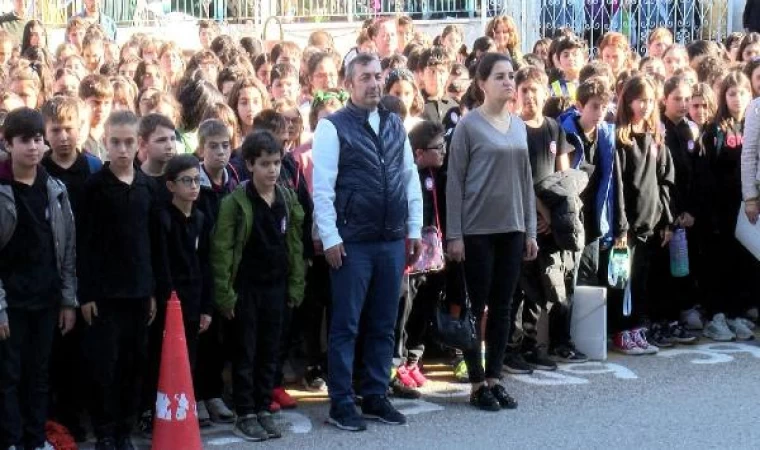 Filistin’de ölenler için okullarda saygı duruşu