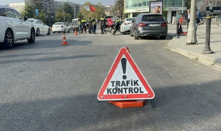 Kadıköy’de kurallara uymayan 13 motosiklet sürücüsüne 18 bin lira ceza yazıldı