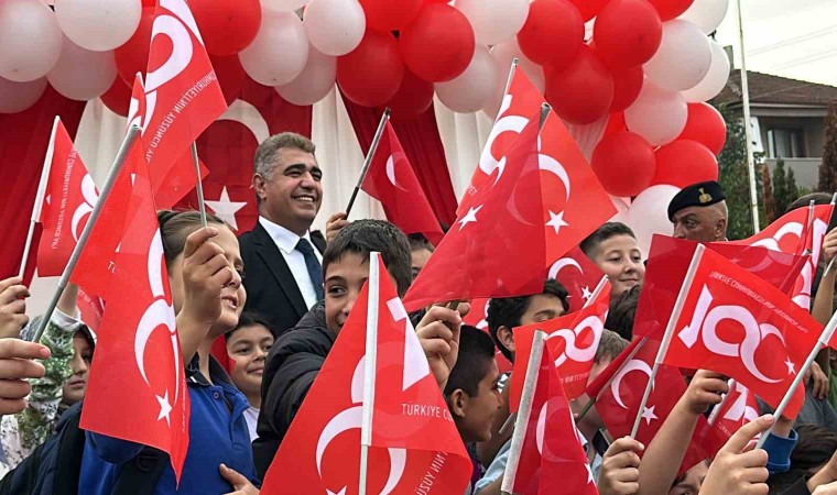 Köyümde Cumhuriyeti Yaşıyorum projesiyle tüm il bayraklarla donatıldı