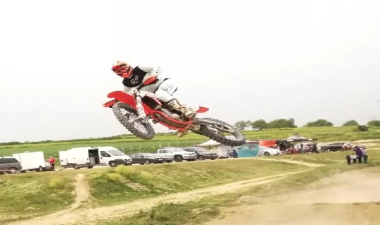 Türkiye Motokros Şampiyonu Şakir Şenkalaycı’dan 100. yıla özel gösteri