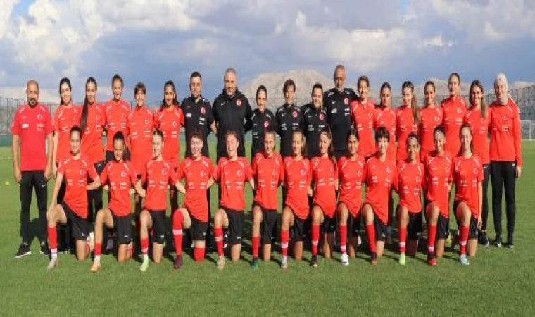 U17 Futbol Kız Milli Takımı Burdur’da kampa girdi