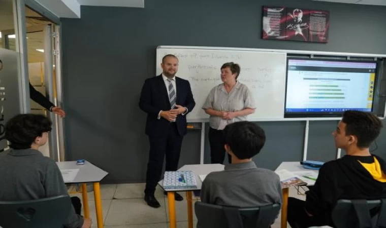 /yeniden/ Alexandru Giboi geleceğin gazetecileri ile buluştu