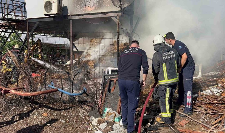 Antalyada saman balyası yangını