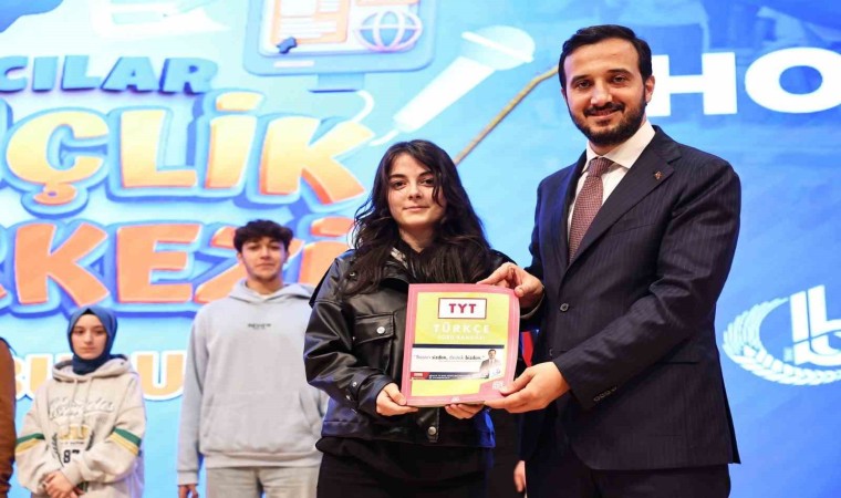 Bağcılar Belediyesinden üniversiteye hazırlanan öğrencilere kitap desteği