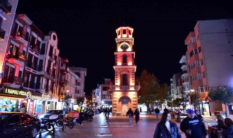 Çanakkalenin sembolleri farkındalık için turuncu yandı