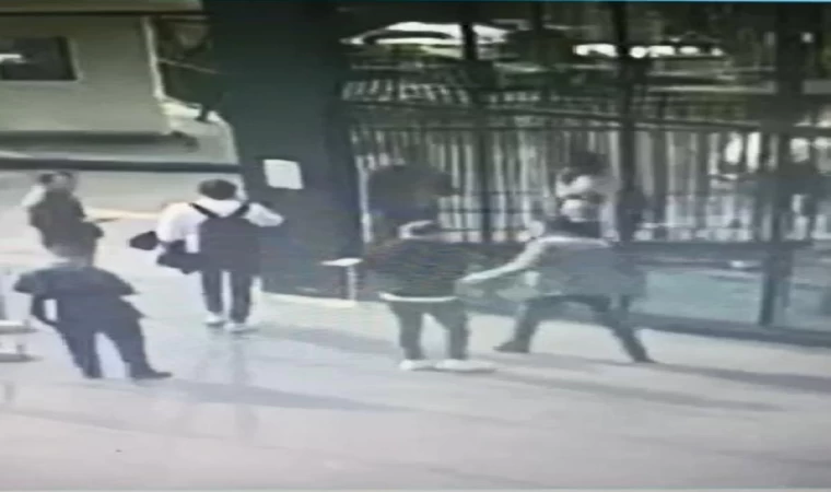 Davalık olduğu kişiler tarafından adliye önünde 7 bin dolar değerindeki bilekliği çalındı