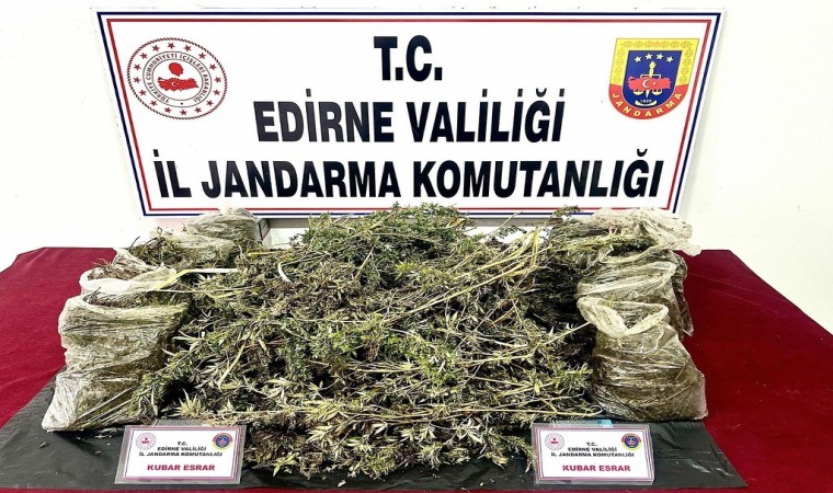 Edirnede 8 kilo kubar esrar ele geçirildi
