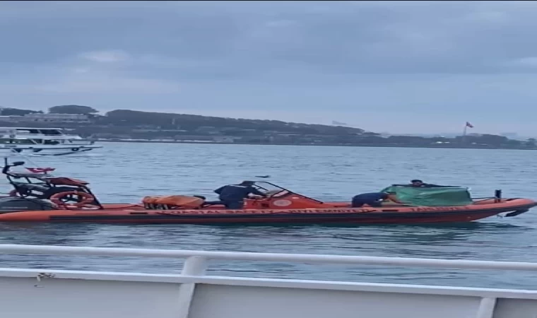 Kadıköy-Beşiktaş seferini yapan vapurdaki yolcu denize düştü