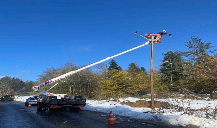 Kesintisiz enerji için tam kadro sahadalar