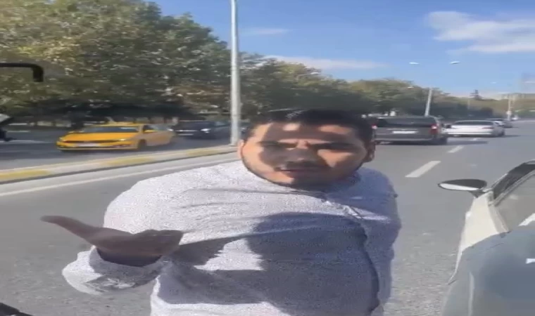 Küçükçekmece’de İETT otobüsünün önünü kesen sürücüye yolcular tepki gösterdi