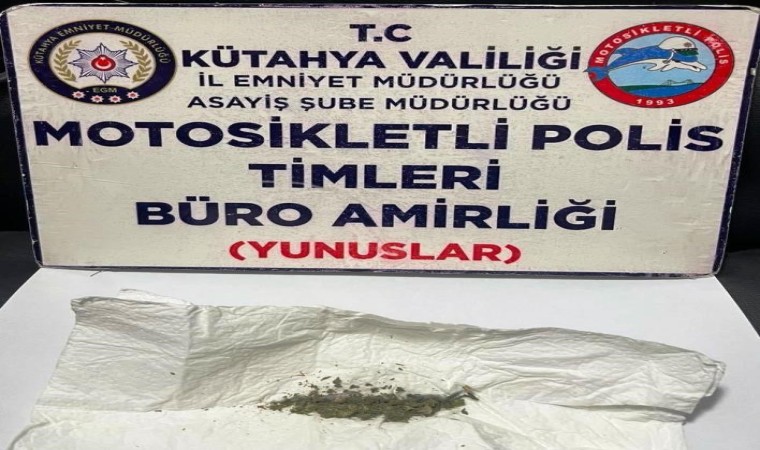 Kütahyada Yunus Timlerince bir şahsın üzerinde uyuşturucu ele geçirildi