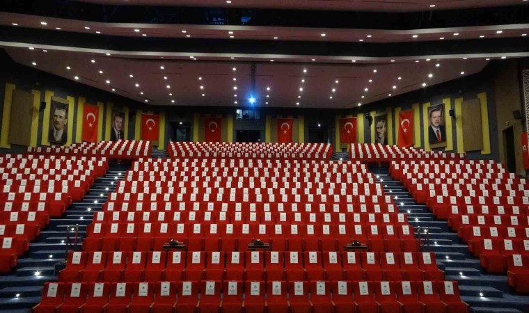 Sancaktepe Recep Tayyip Erdoğan Kongre Merkezi Sancaktepe Sahnesinin koltukları Gazzede katledilen çocuklara ayrıldı