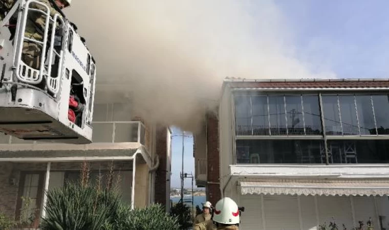 Silivri’de villanın çatısı yandı