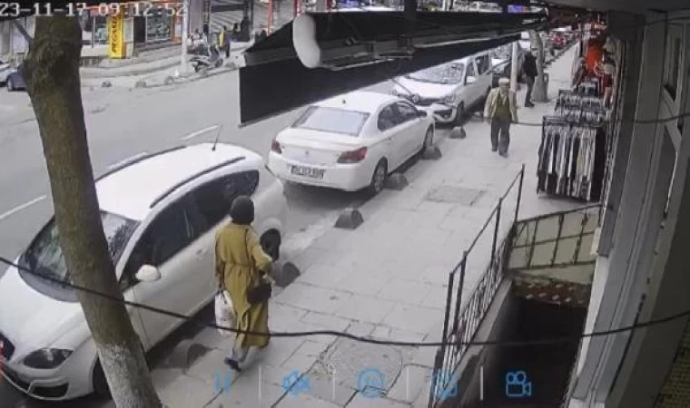 Sultangazi’de yolun karşısına geçmek isterken otomobil çarptı