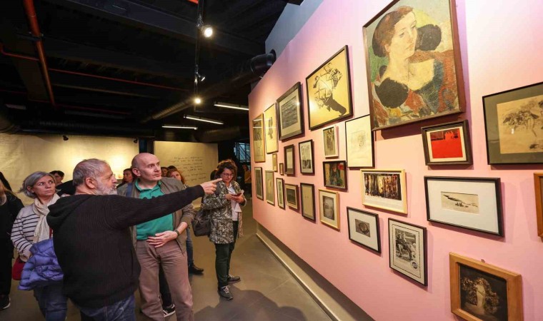 Tomris Uyarın dünyası bu sergide