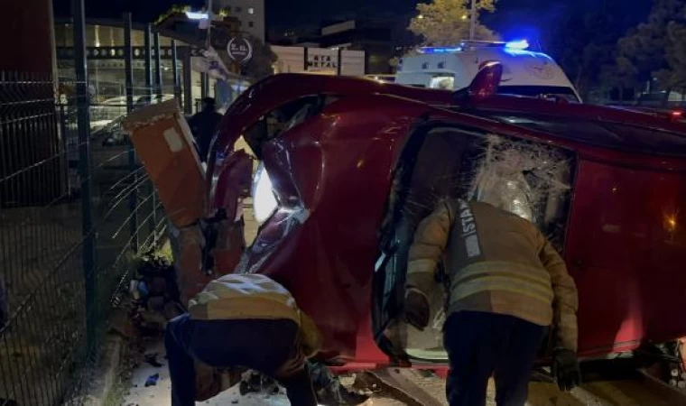 Ümraniye’de kaldırıma çarpan otomobil takla attı
