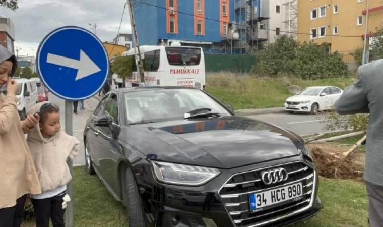 Ümraniye’de otobüs otomobile çarptı: 2 yaralı