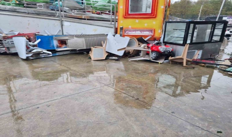 Yalovada fırtına lunaparkta ağır hasar oluşturdu