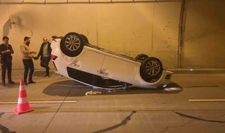 Dolmabahçe Tünelinde çarpışan araçlardan birisi takla attı: 1 yaralı