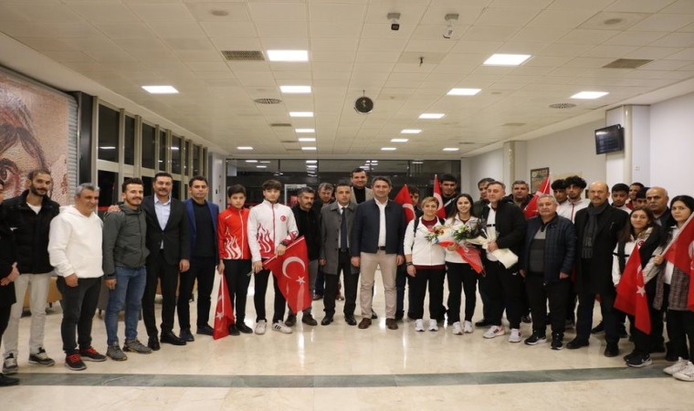 İsraili mağlup edip şampiyon oldular