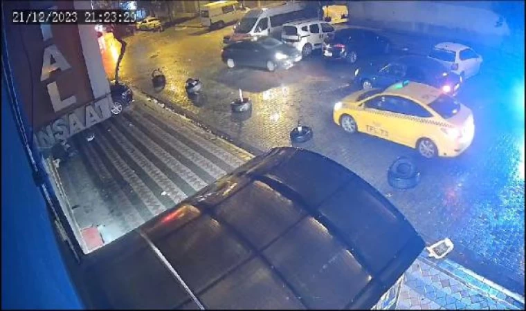 Sultangazi’de bir kişinin öldüğü silahlı saldırı anı kameraya yansıdı