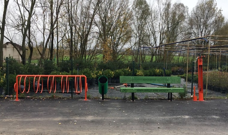 Sürüşlerde rahatlık sağlayacak bisiklet istasyonlarının montajı sürüyor