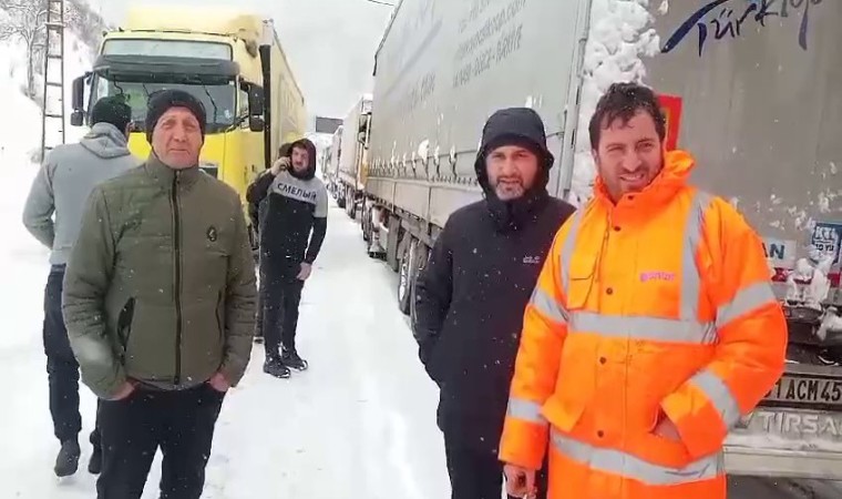 Tır sürücüleri Posofta mahsur kaldı