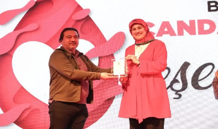 94 bağış yapan ’kan kahramanı’na plaket