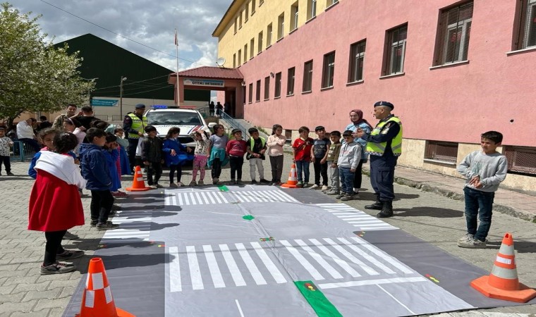 Ağrıda Trafik Jandarmasından rekor denetim ve eğitim