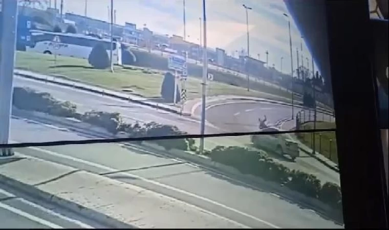 Bakırköy’de şerit değiştirmek isterken trafik polisine çarptı