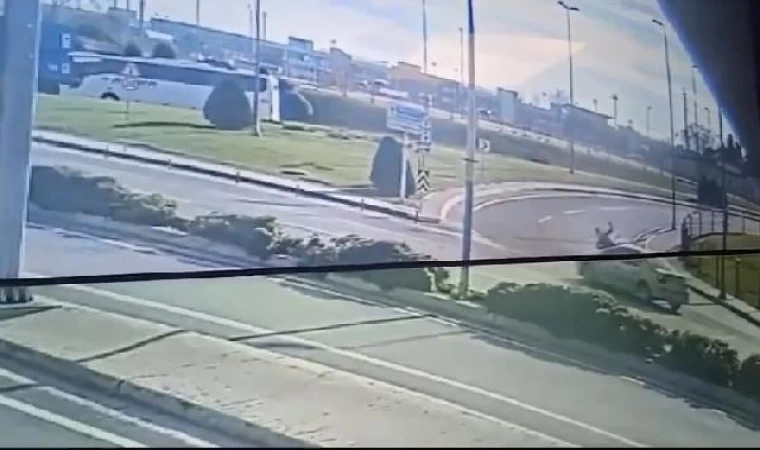 Bakırköy’de şerit değiştirmek isterken trafik polisine çarptı