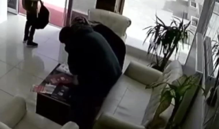 Boğazına cisim takılan çocuğu, öğretmen Heimlich manevrasıyla kurtardı